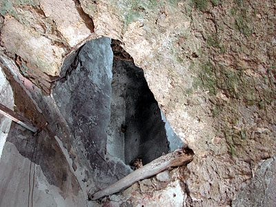 Ingresso interno, sopraelevato, alla garitta. (foto Gioacchino Albanese)