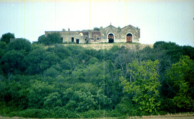 Masseria Cafora Zezza con la mezzana confinante . (foto Gioacchino Albanese)