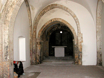 Interno della Chiesa dell'Annunziata in località Santa Maria dei Manzi sul percorso tratturale che da Cerignola portava 